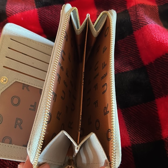 Wallet - Picture 3 of 4